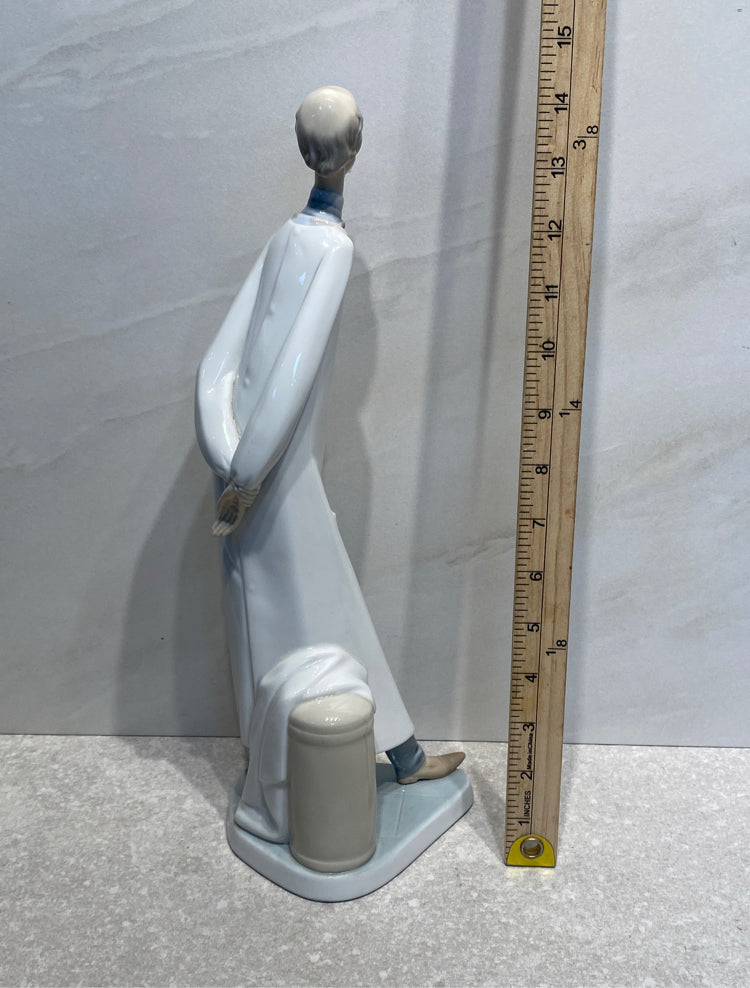 Lladro 4602 "Doctor"