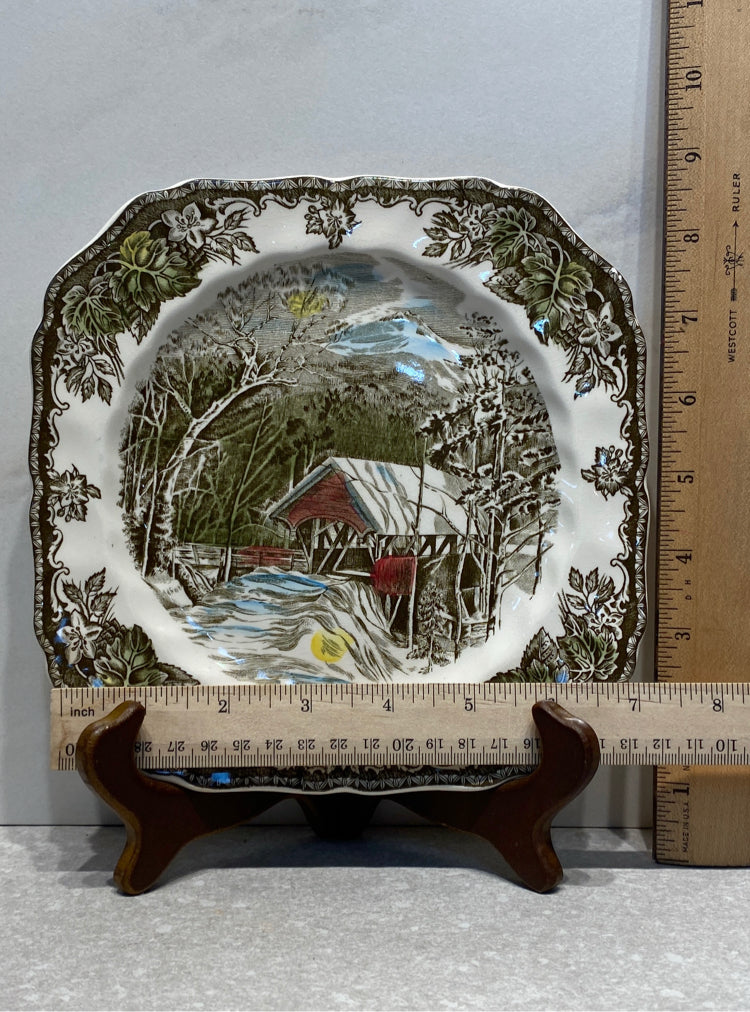 Set of 3 Friendly Village Plates