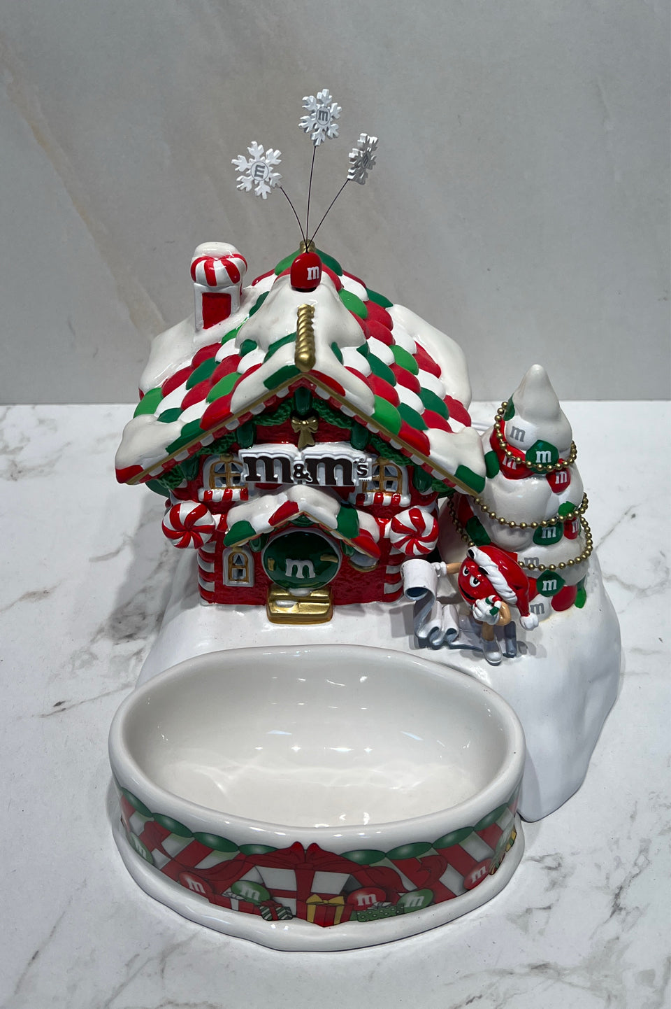 M & M's Lighted House (2 Pieces)