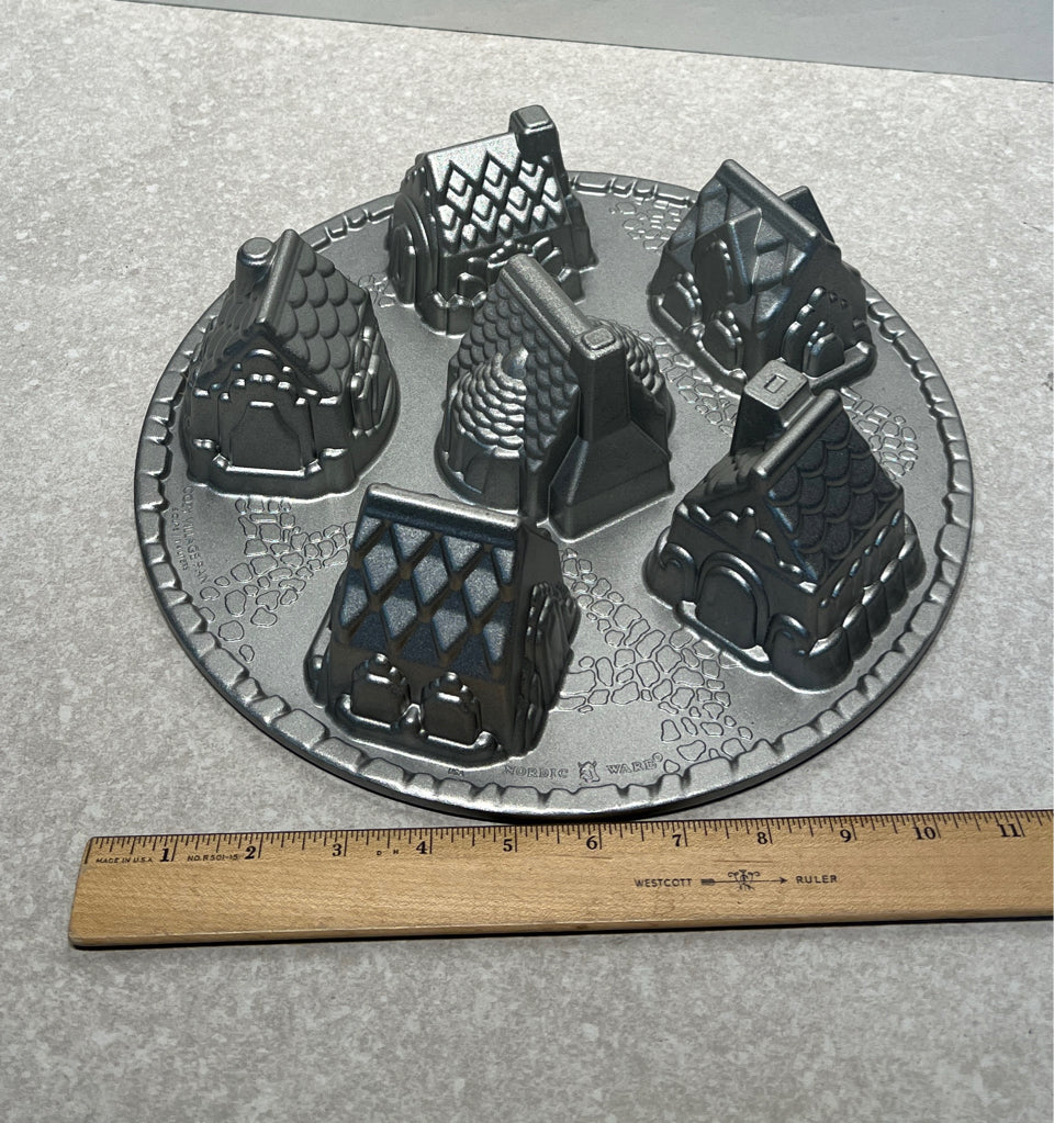 Nordicware Cozy Village Pan
