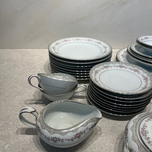 Noritake Glenwood Dinnerware Set