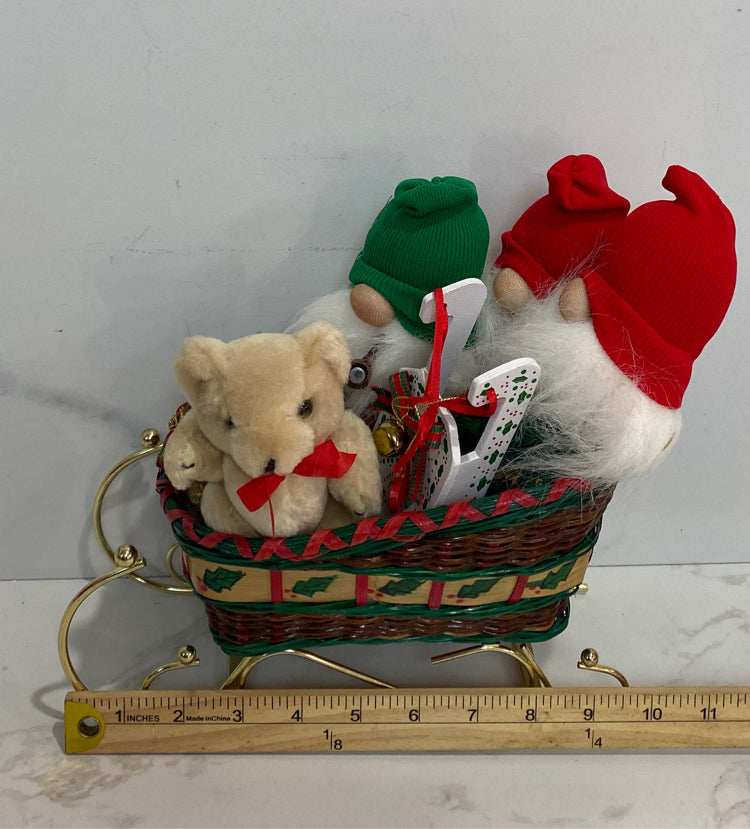 Sleigh with Gnomes