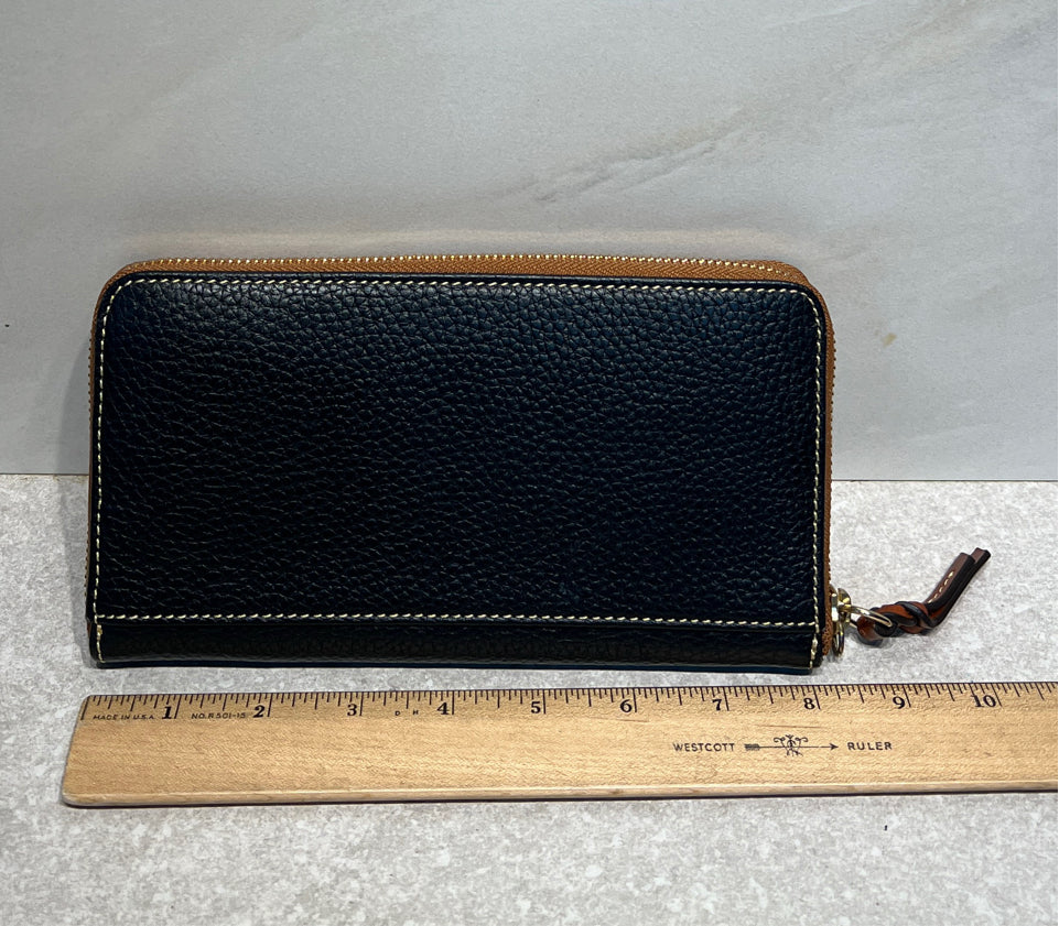 Dooney And Bourke Wallet