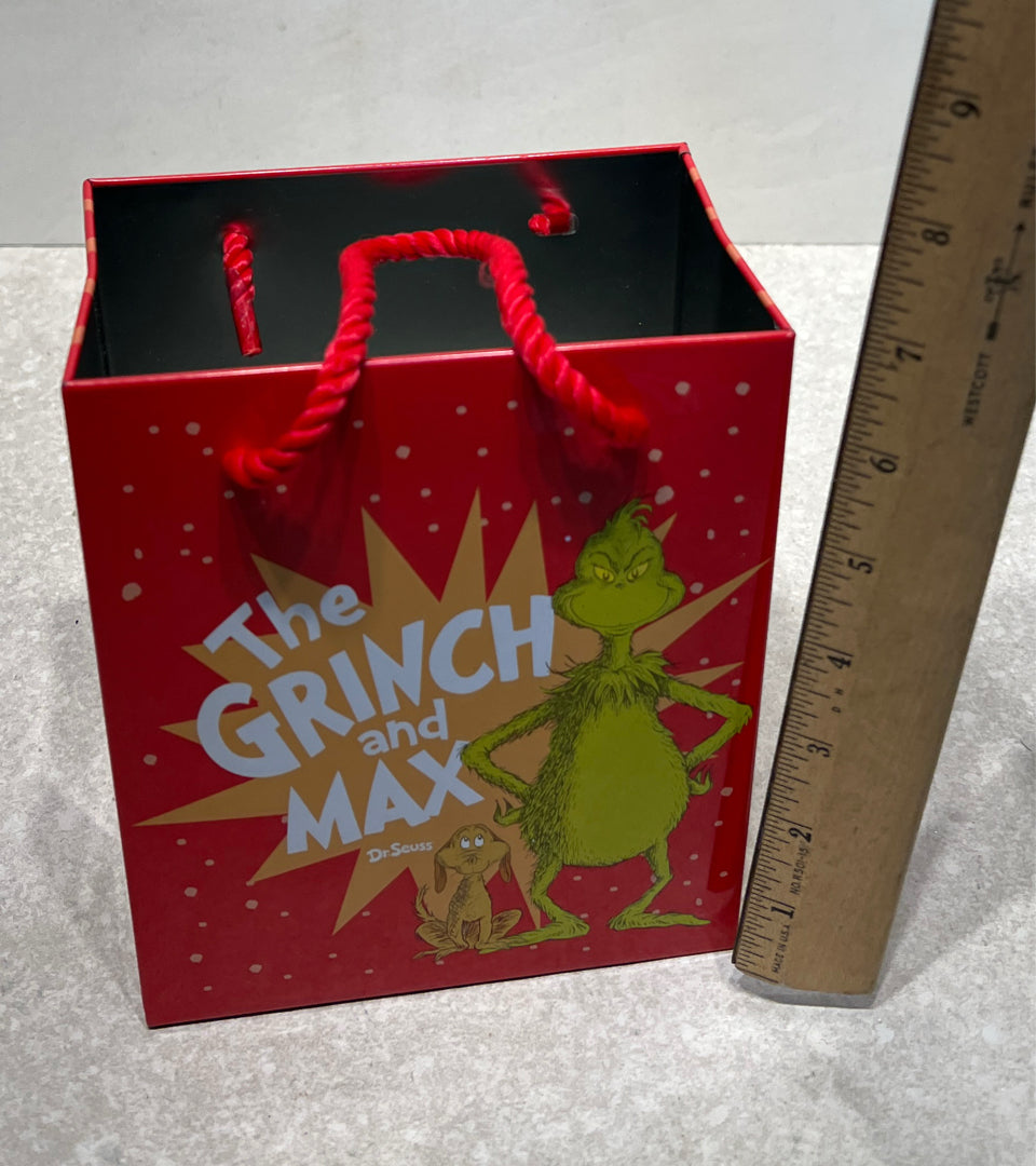 Grinch Bucket