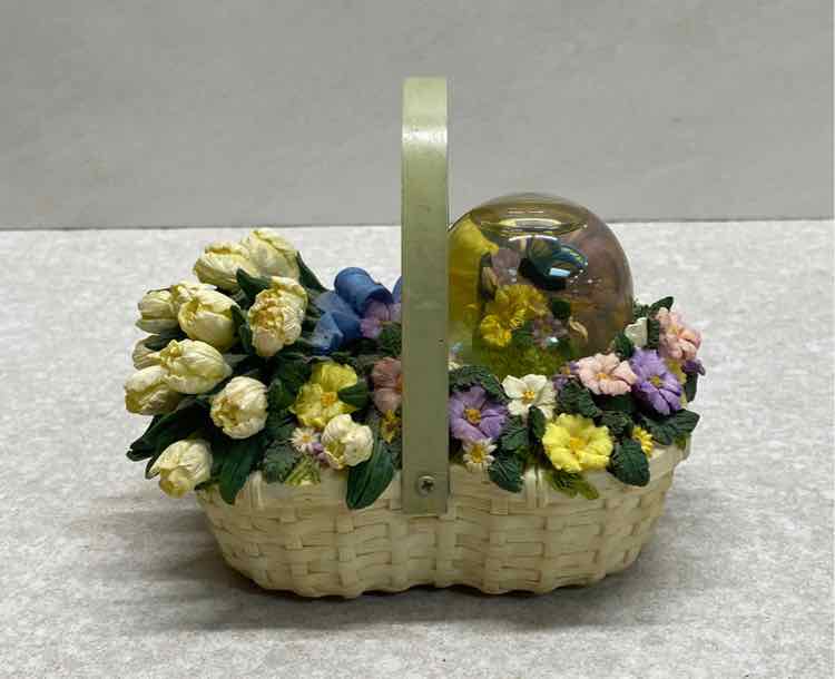 Snowglobe Music Basket