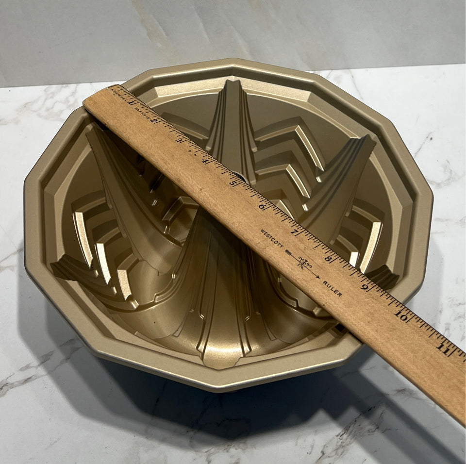 Williams Sonoma Marquee Bundt Pan