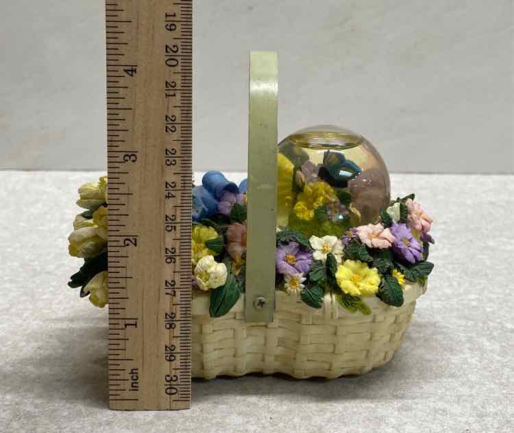 Snowglobe Music Basket