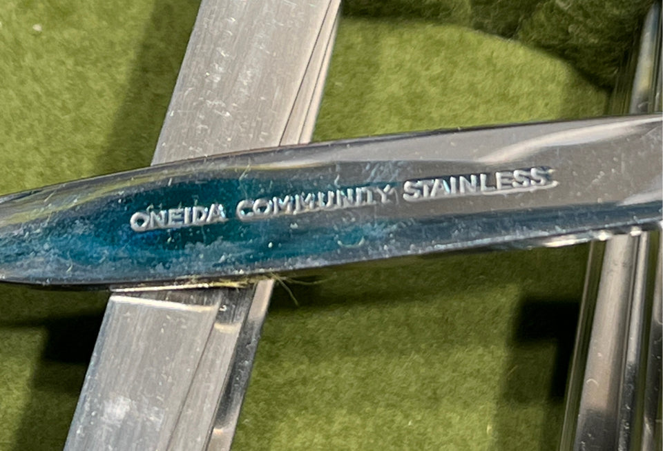 Oneida Stainless Steel Silverware Set