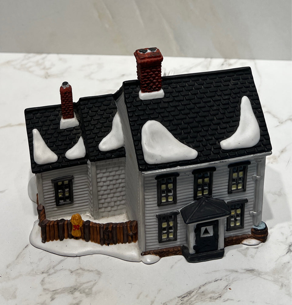 Dept. 56 Jannes Mullet Armish Farmhouse (no box)