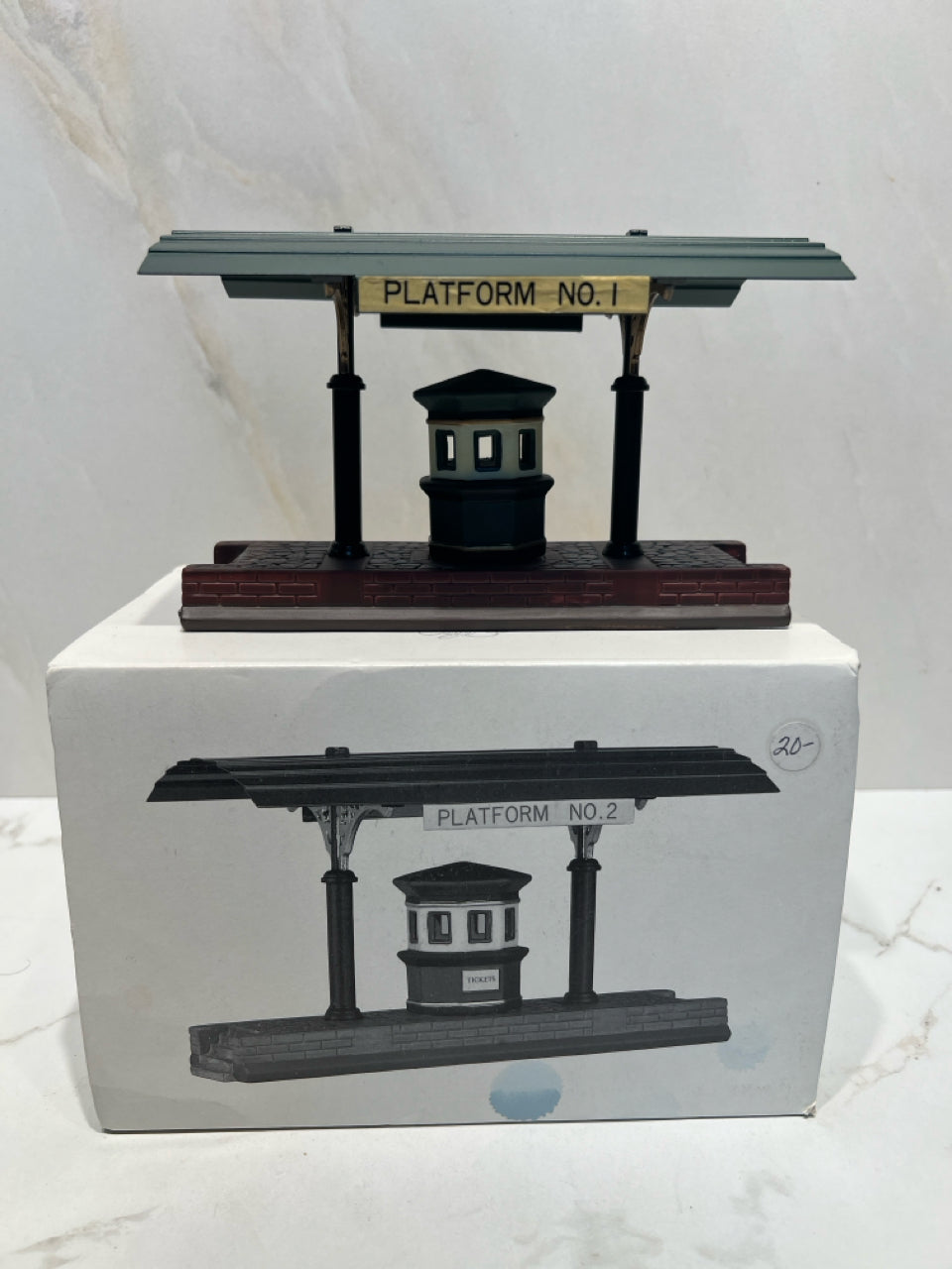 Dept. 56 Victoria Station Platform