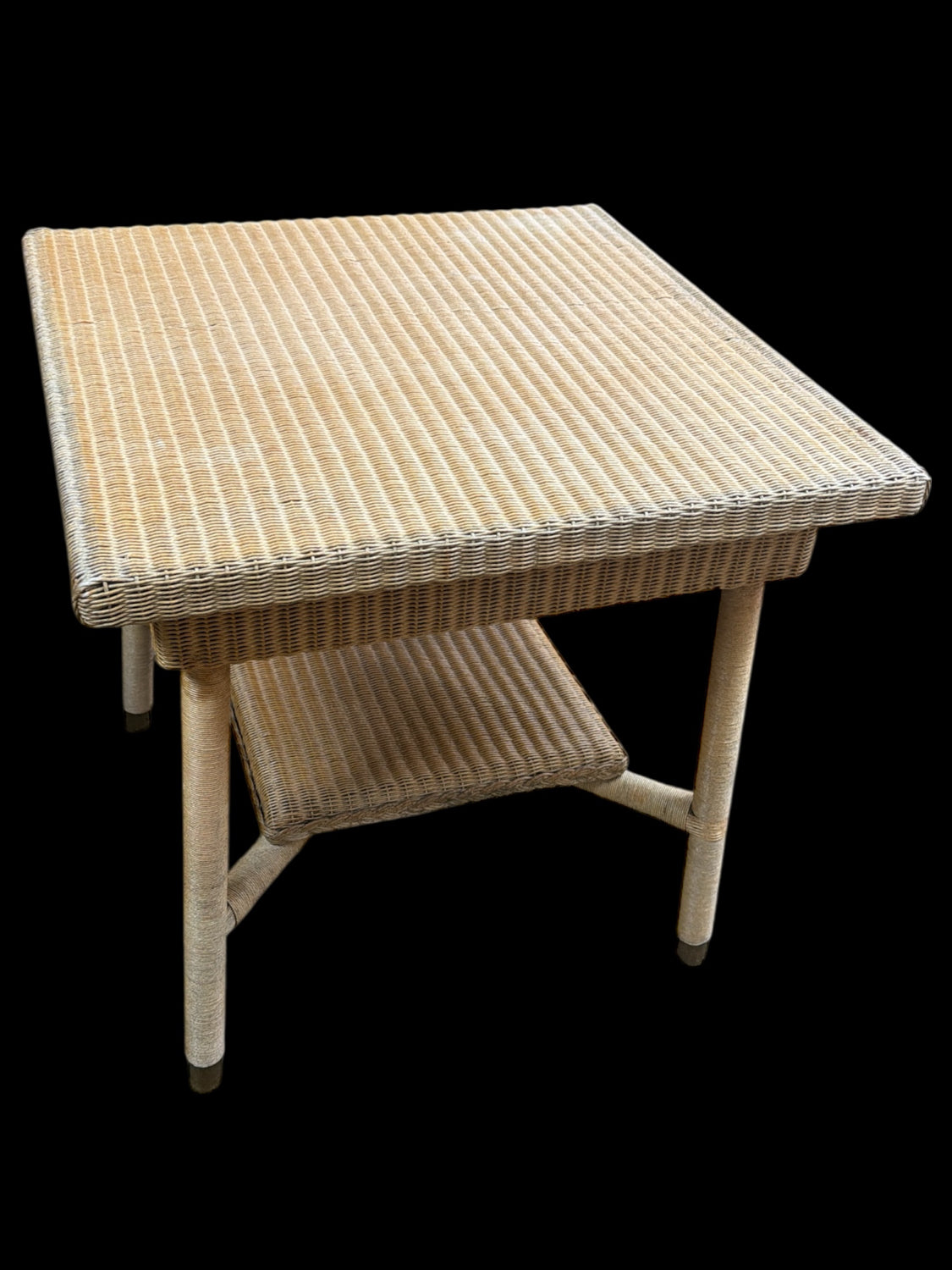 Lloyd Flanders Table
