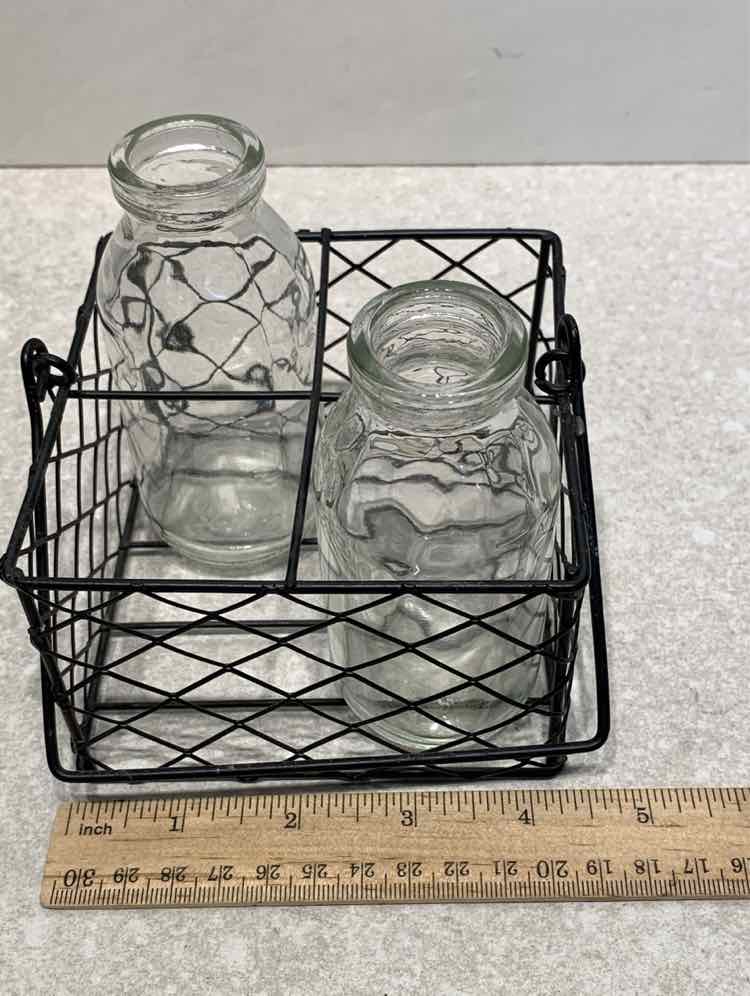 Basket with 2 Bottles