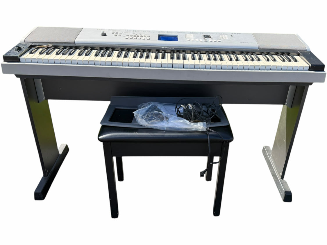 Yamaha Keyboard with Bench (As-Is) Half Screen Doesn't Work