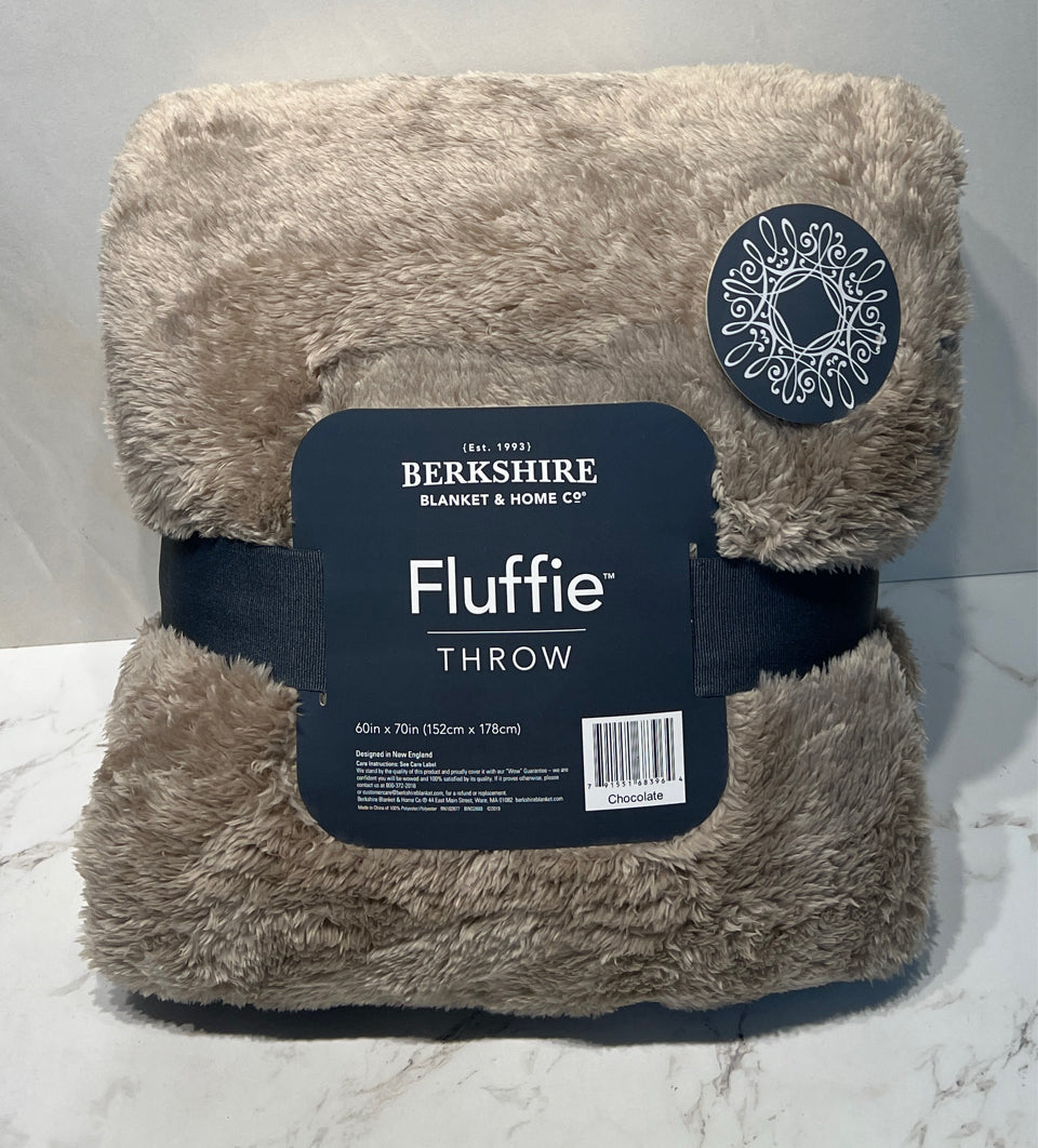 Fluffie Throw - New