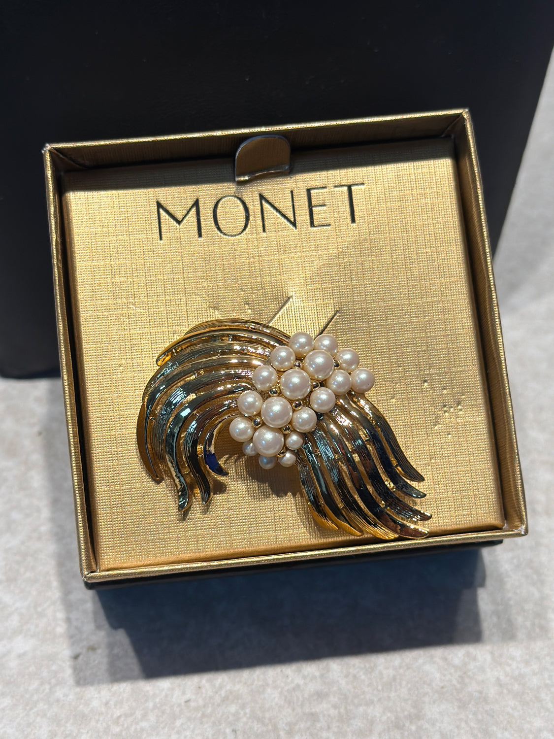 Monet Pin