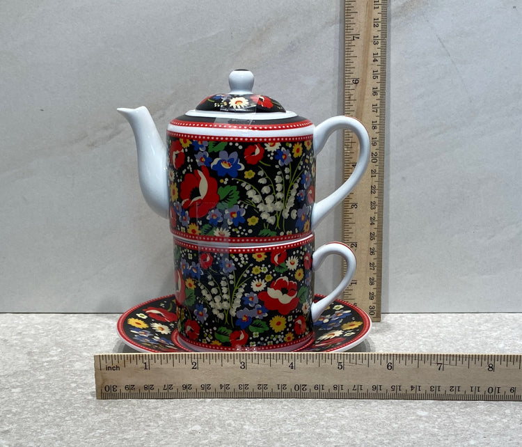 Vera Bradley Teapot with Underplate
