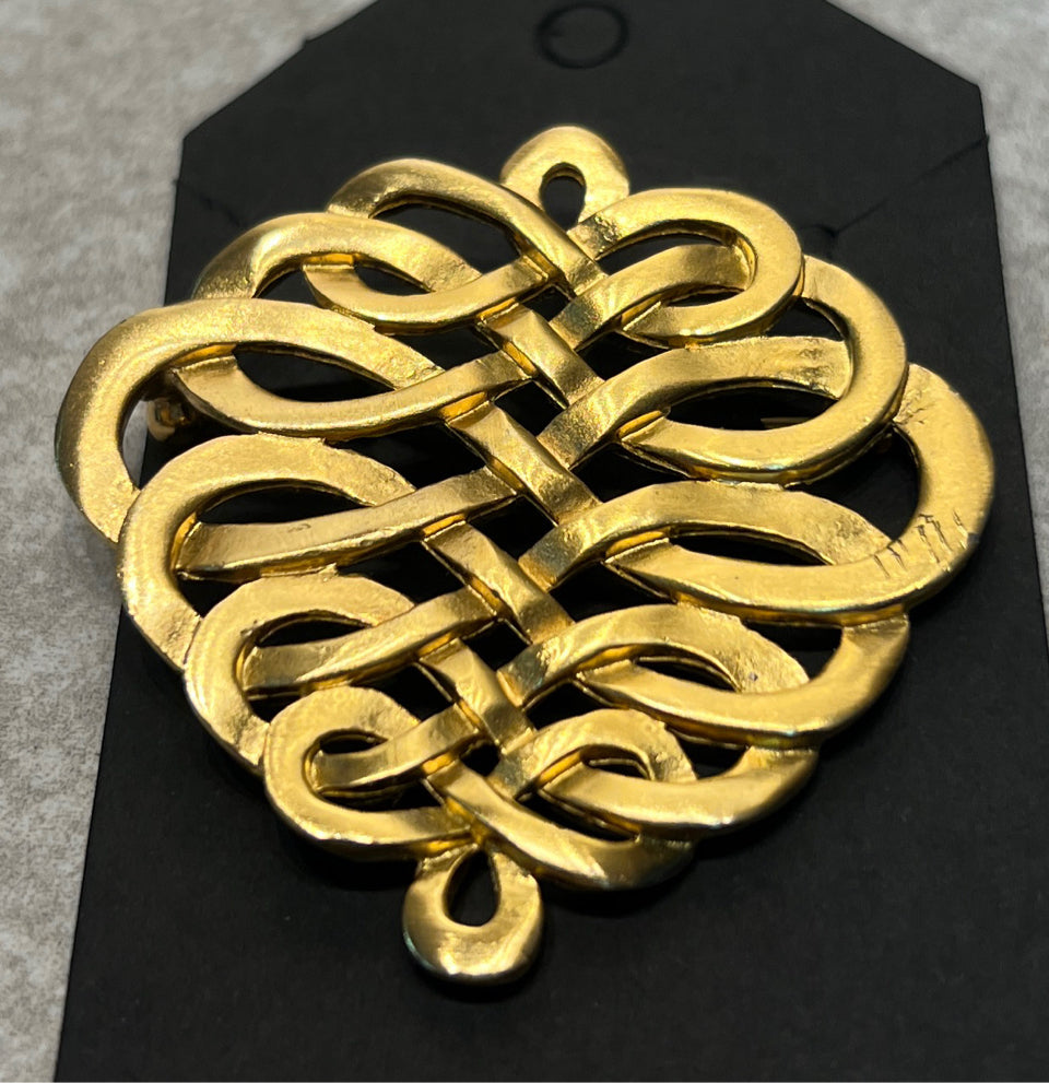 MMA Celtic Knot Pin