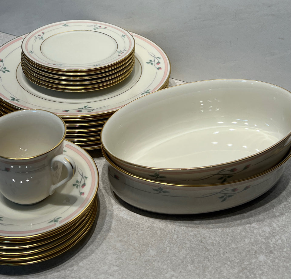 Lenox Rose Manor Dinnerware Set