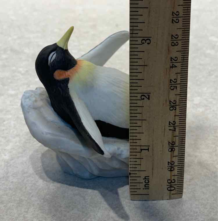 Lefton Penguin