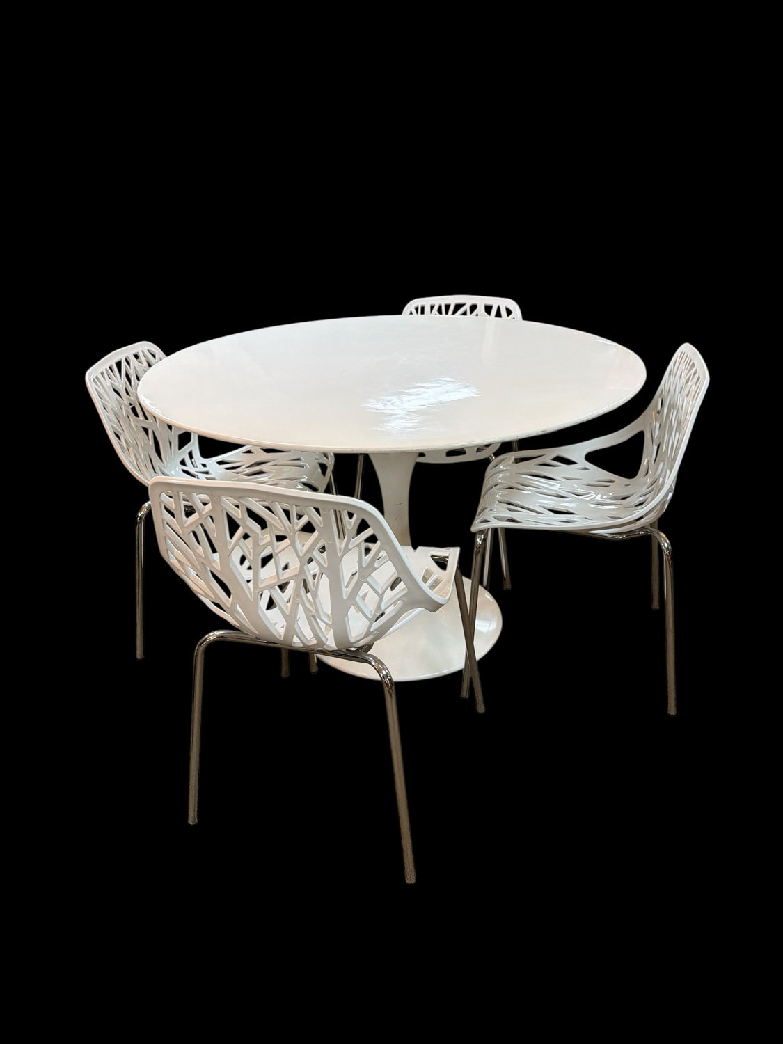 White Table And 4 Chairs