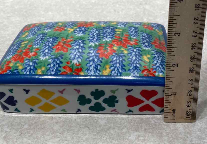 Covered Trinet Box