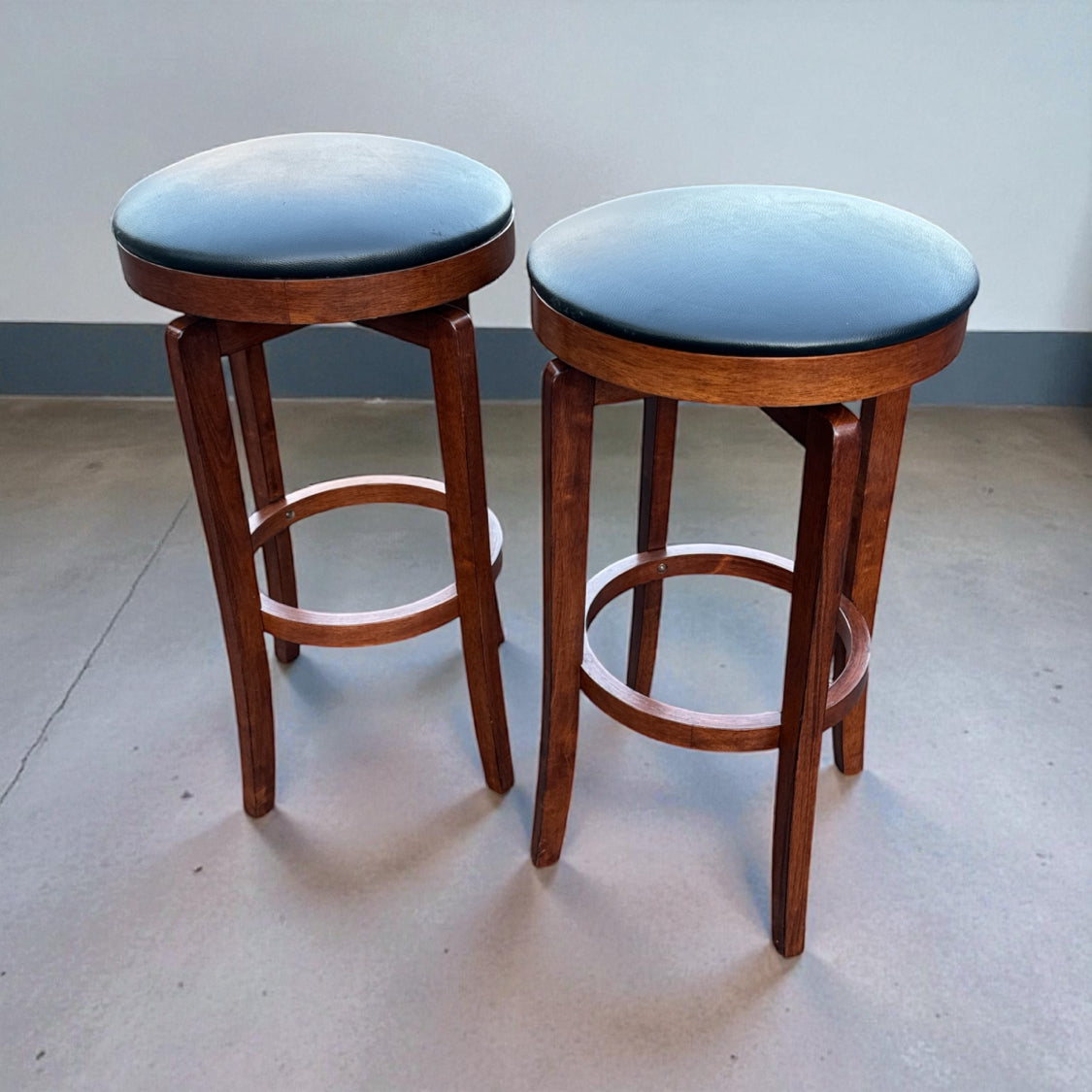set of 2 Stools