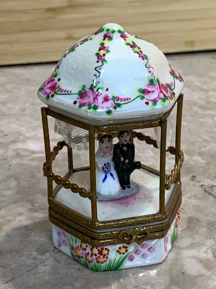 Peint Mein Wedding Gazebo Trinket - as is
