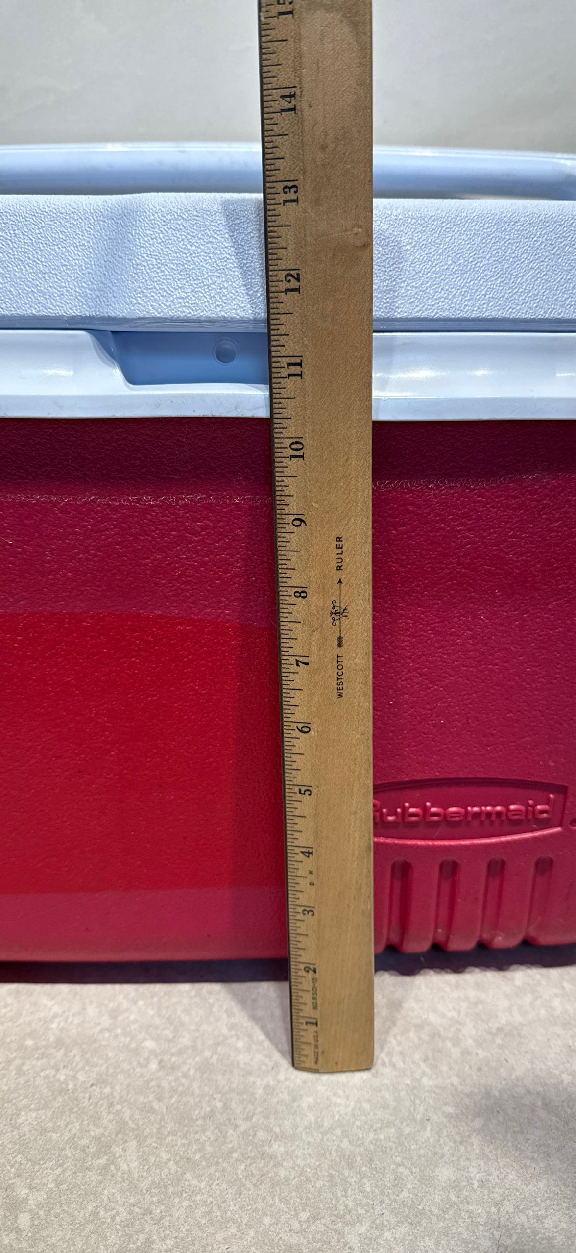 Rubbermaid Cooler