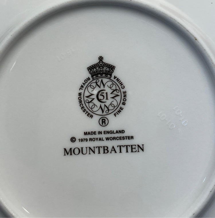 Royal Worcester Mountbatten Dinnerware Set