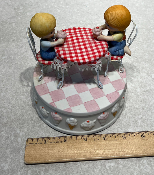 Country Cousins Music Box