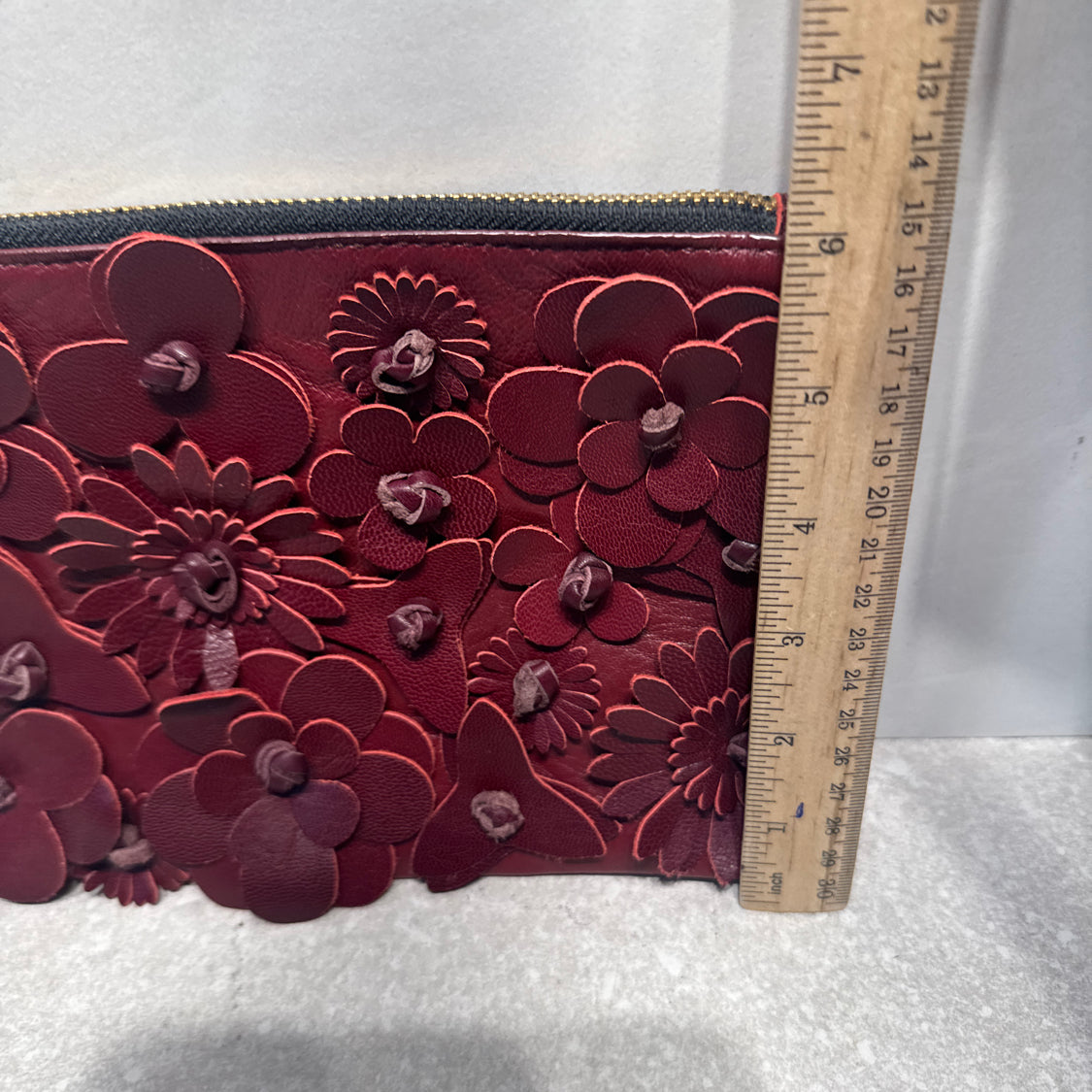 Punto Fibbia Leather Flower Wristlet