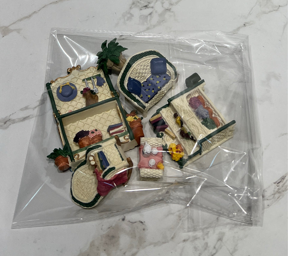 set of Figurines