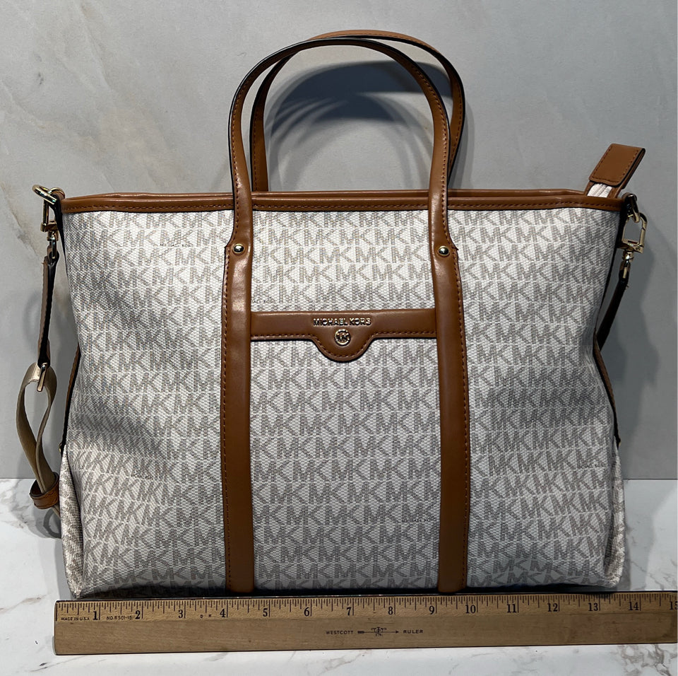 Michael Kors andbag