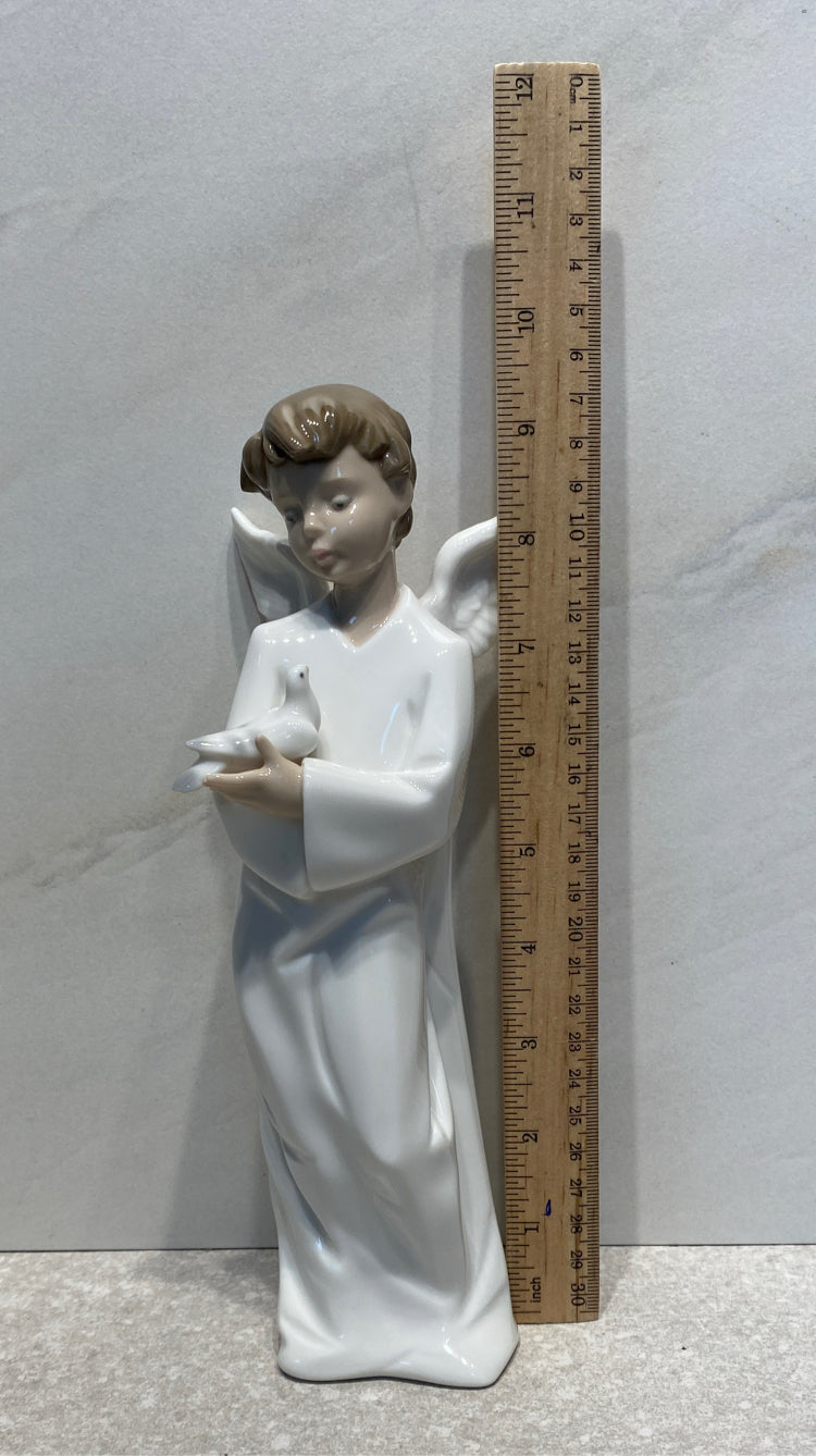 Nao by Lladro 1261 Figurine
