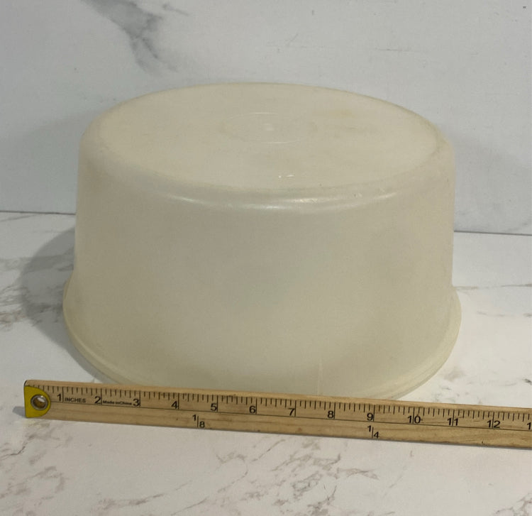 Covered Tupperware Cake Container