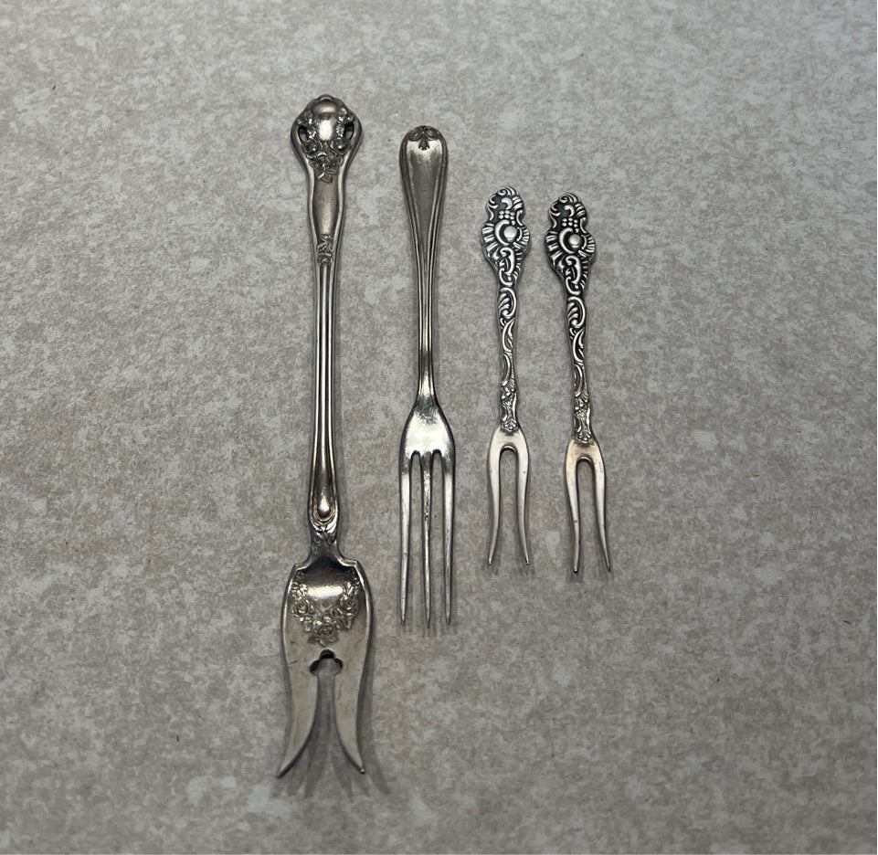 SEt of 4 Forks