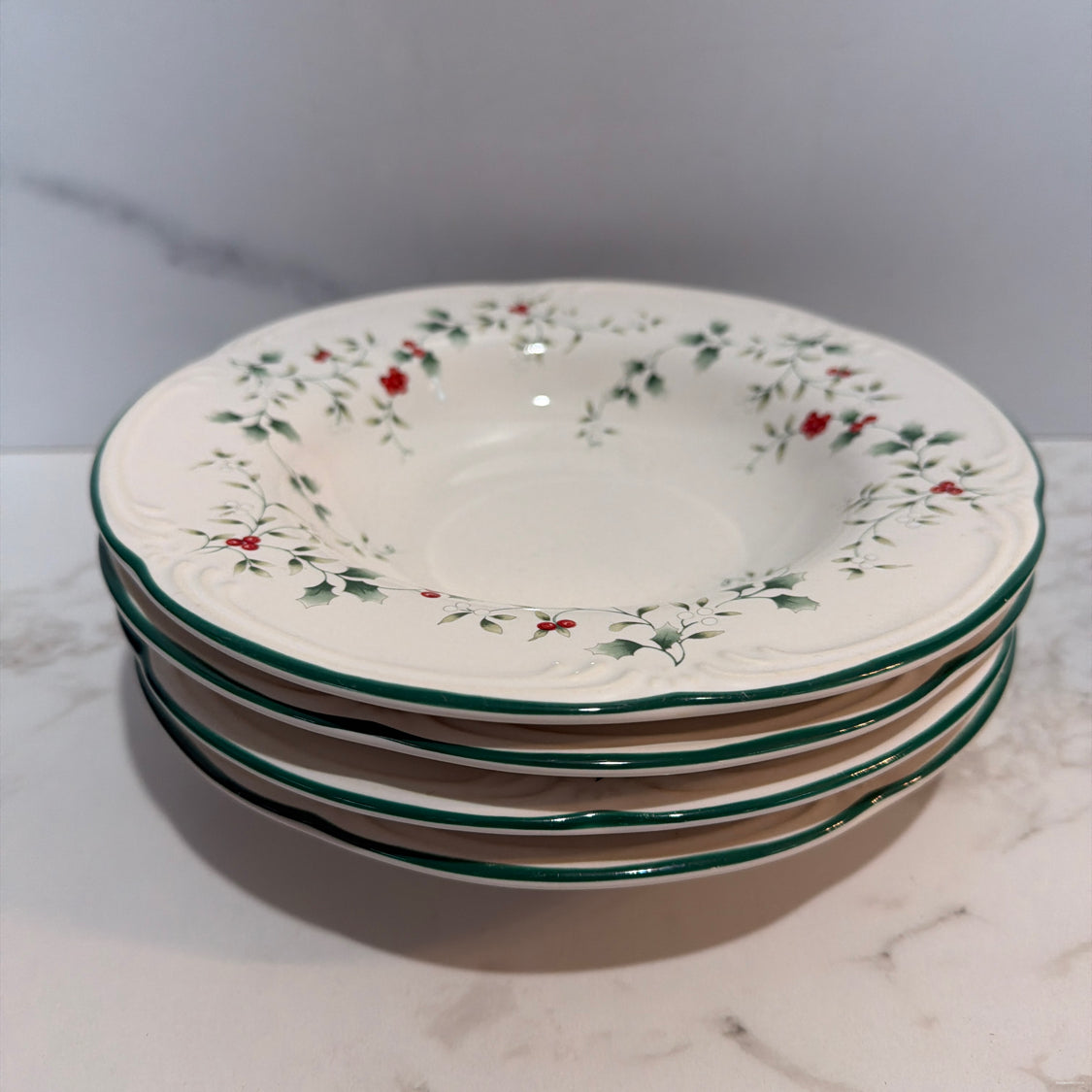 Set of 4 Winterberry Bowls
