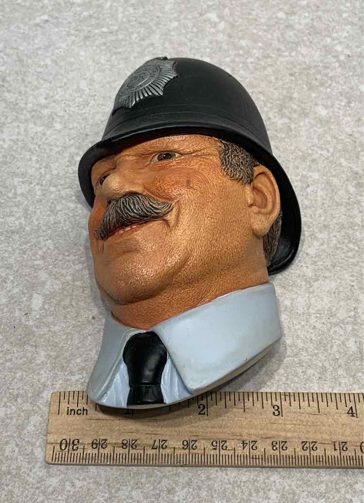 Bossons Figurine