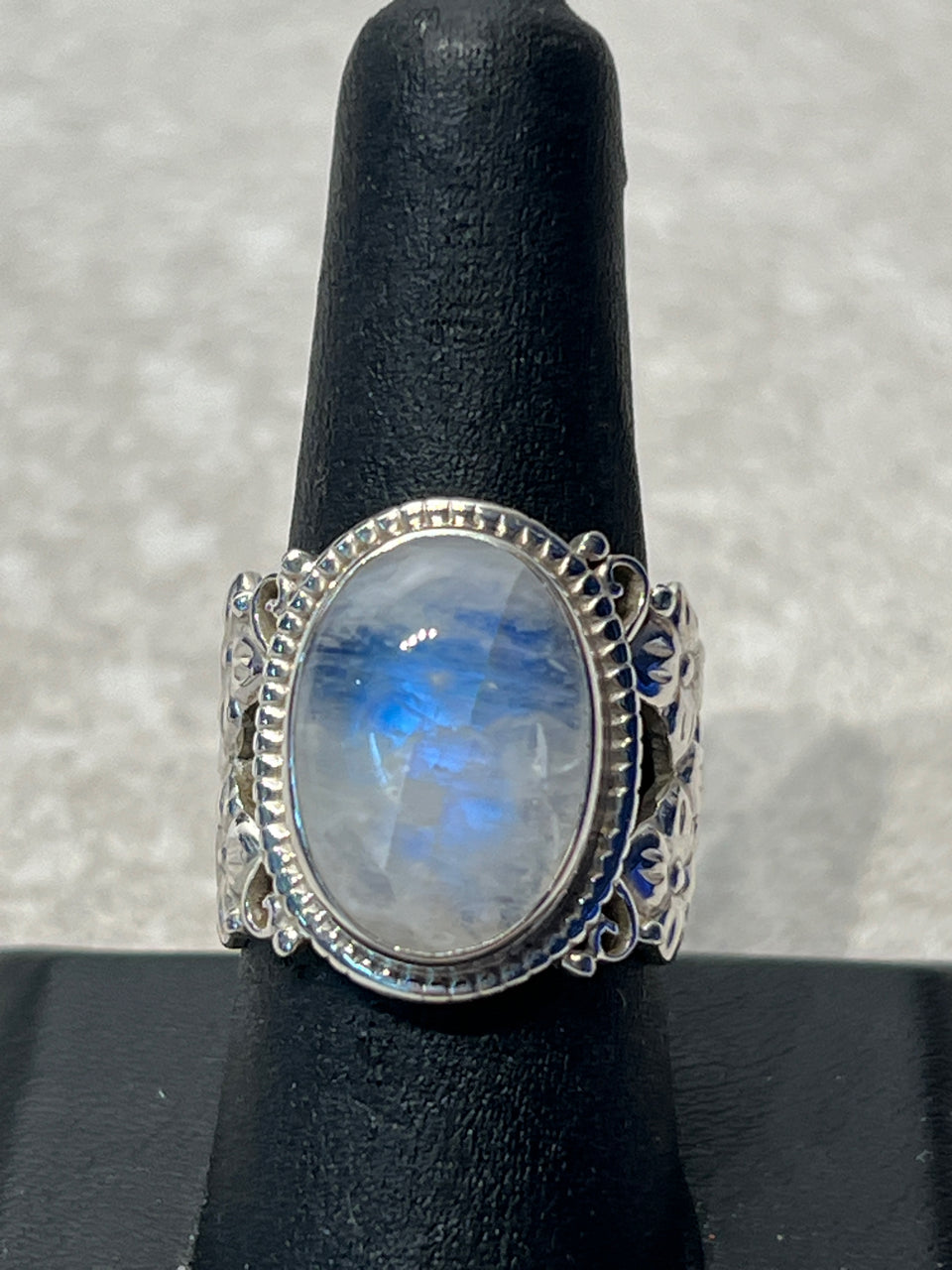 Size 8 Stelring Ring