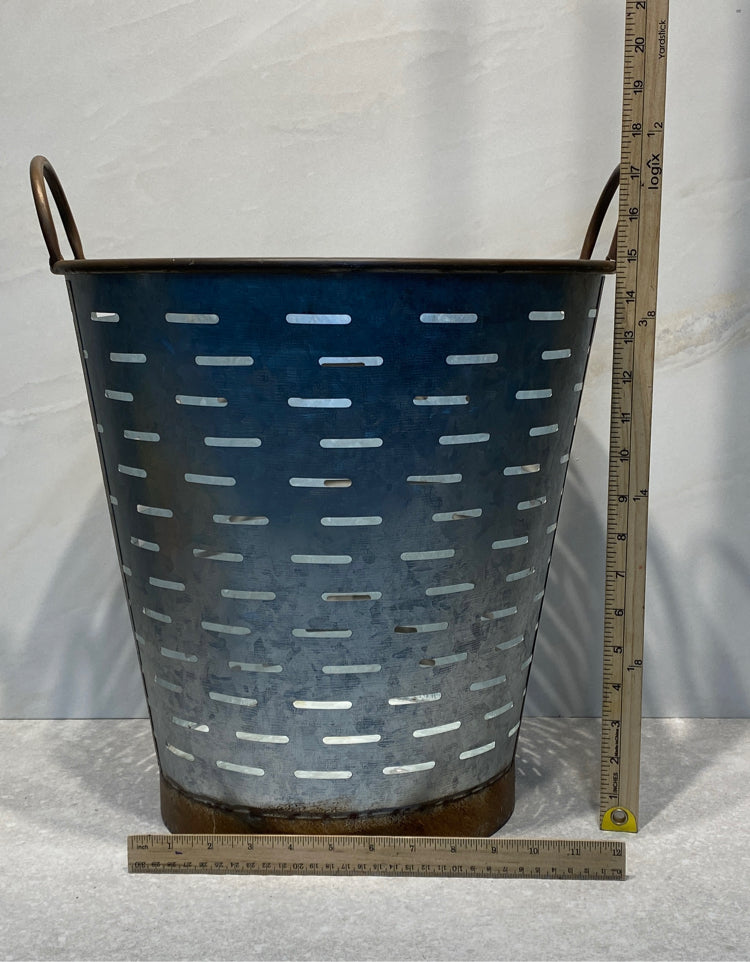 Bucket