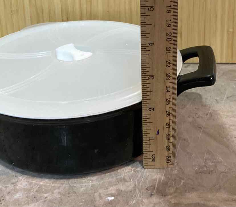 Wolfgang Puck Covered Bowl