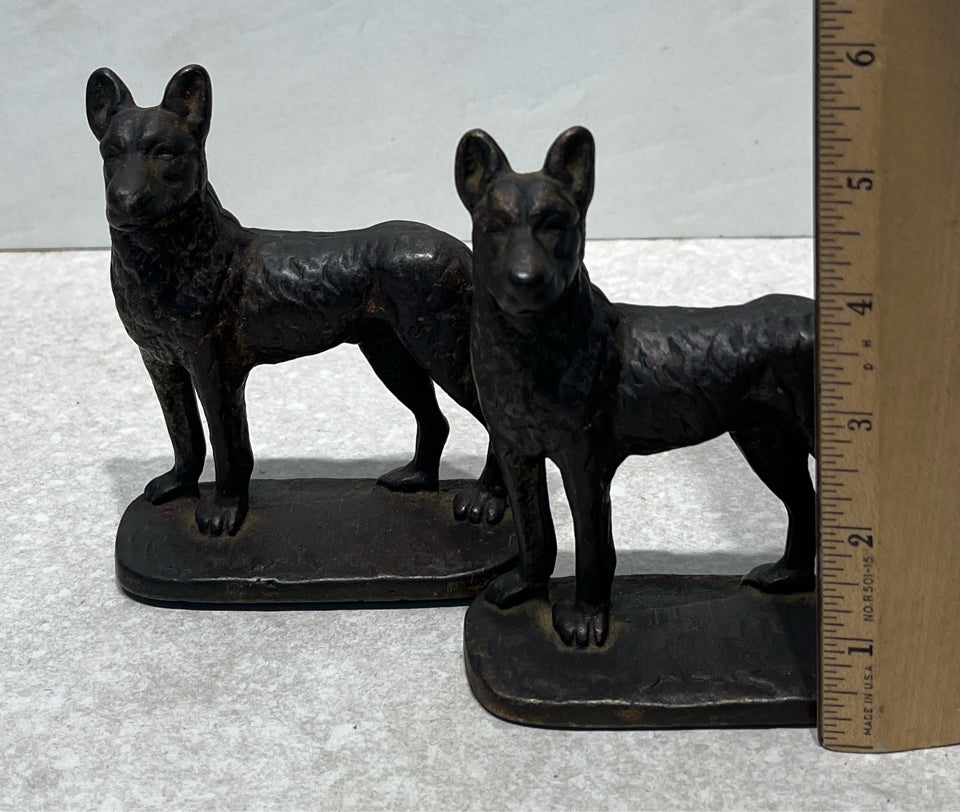 Set of 2 Metal Dogs