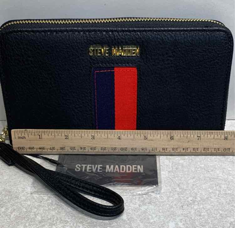 Steve Madden Wristlet