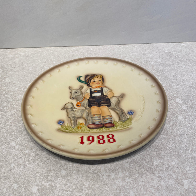 Hummel Plate