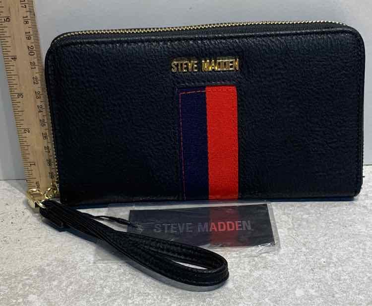 Steve Madden Wristlet
