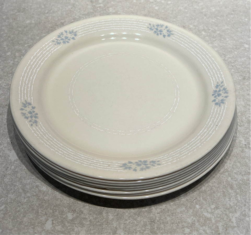 Set of 8 Corelle Plates