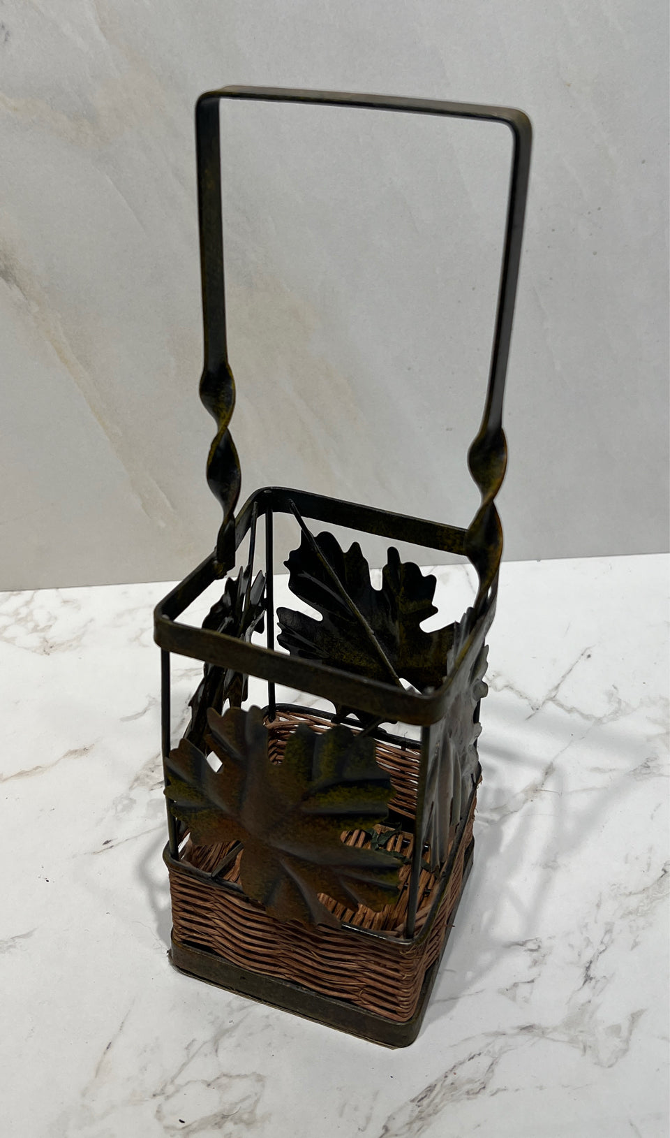 Leaf Holder