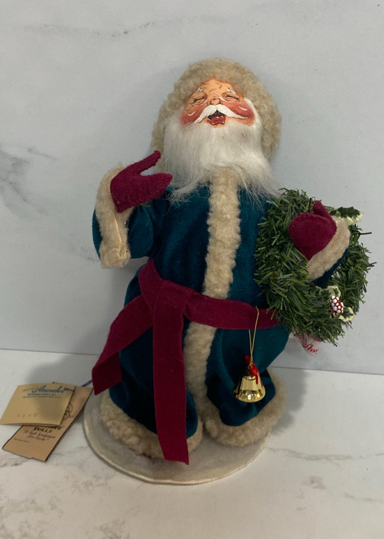 Annalee Santa