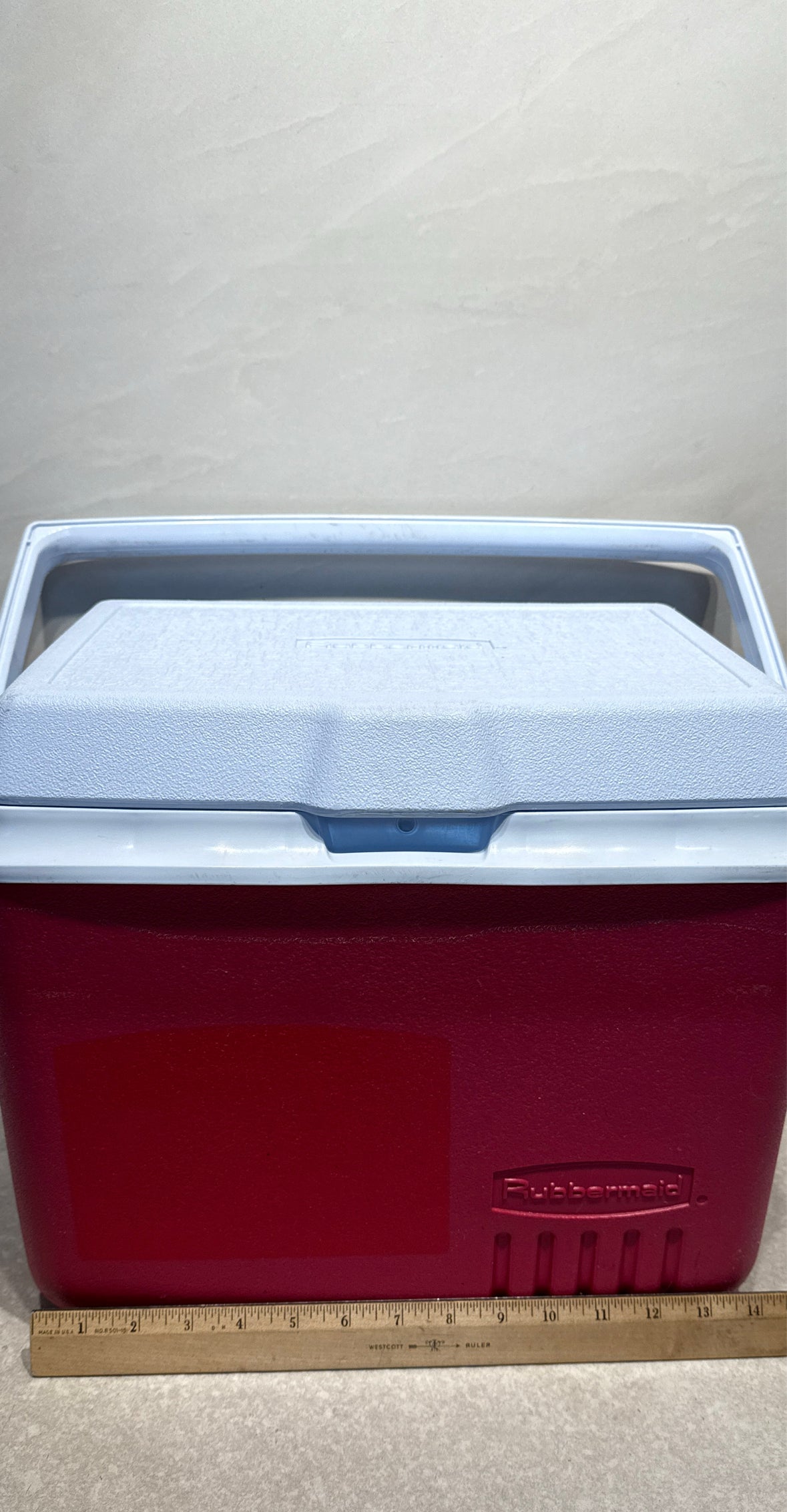 Rubbermaid Cooler