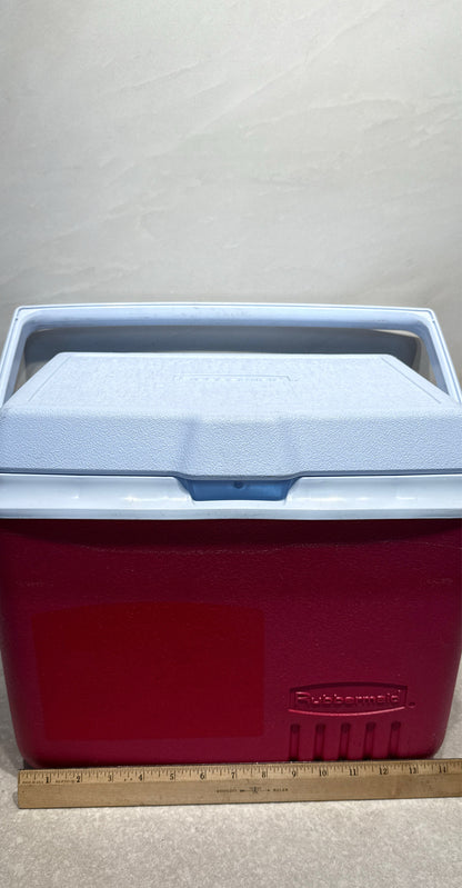 Rubbermaid Cooler